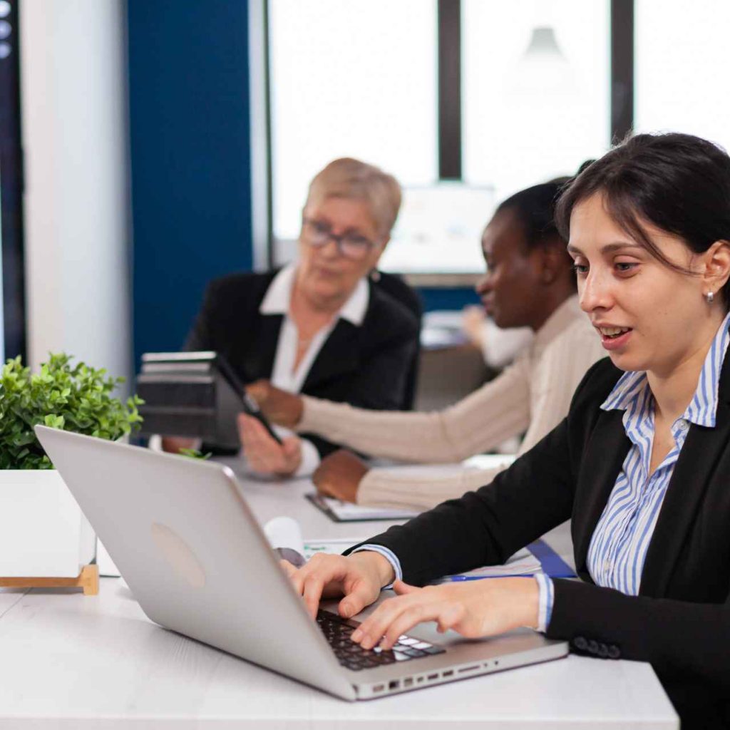 concentrated-manager-typing-laptop-sitting-desk-start-up-office (1)